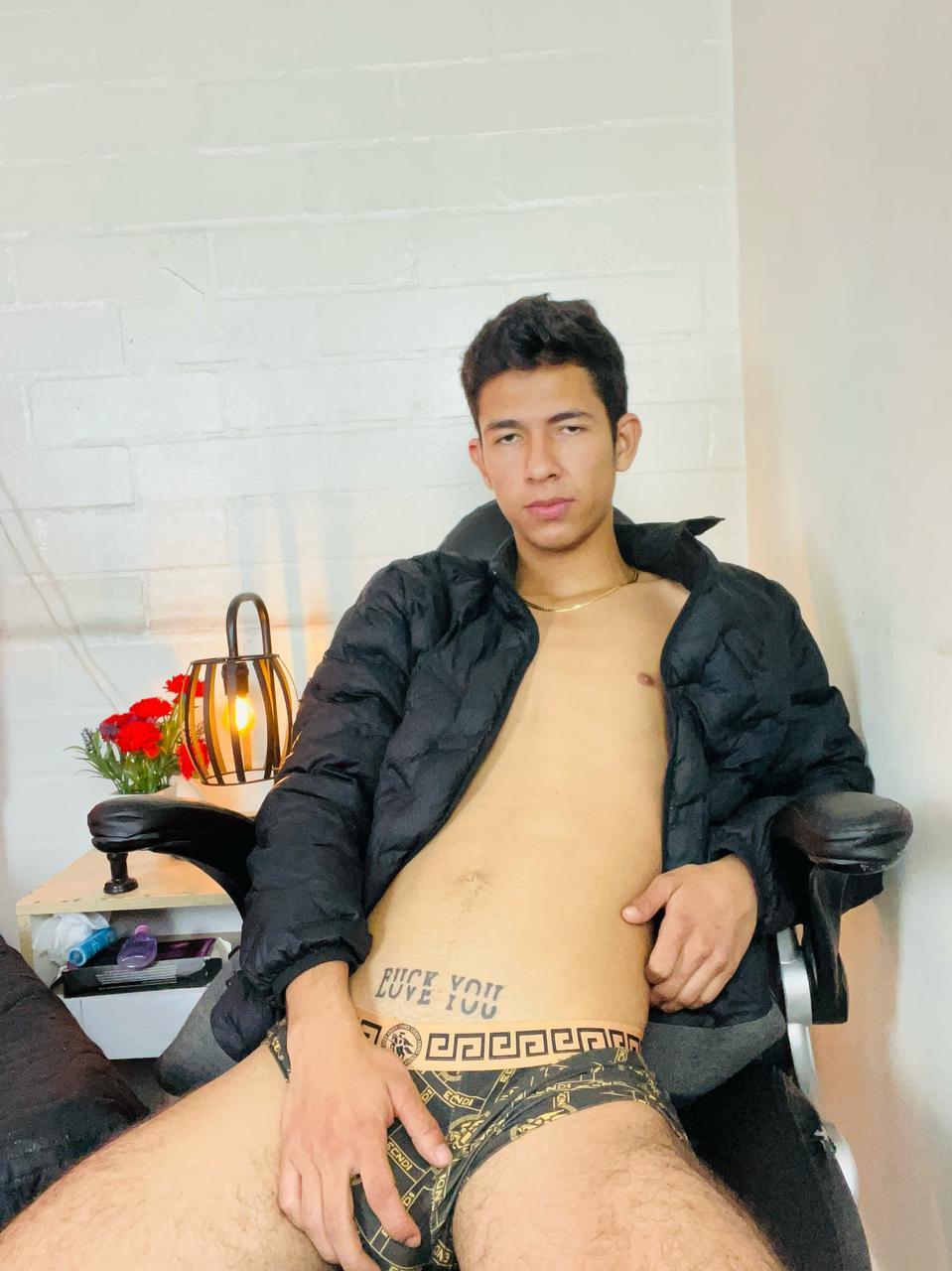 Sehen Sie sich MatthSexxs Live-Sexshow an