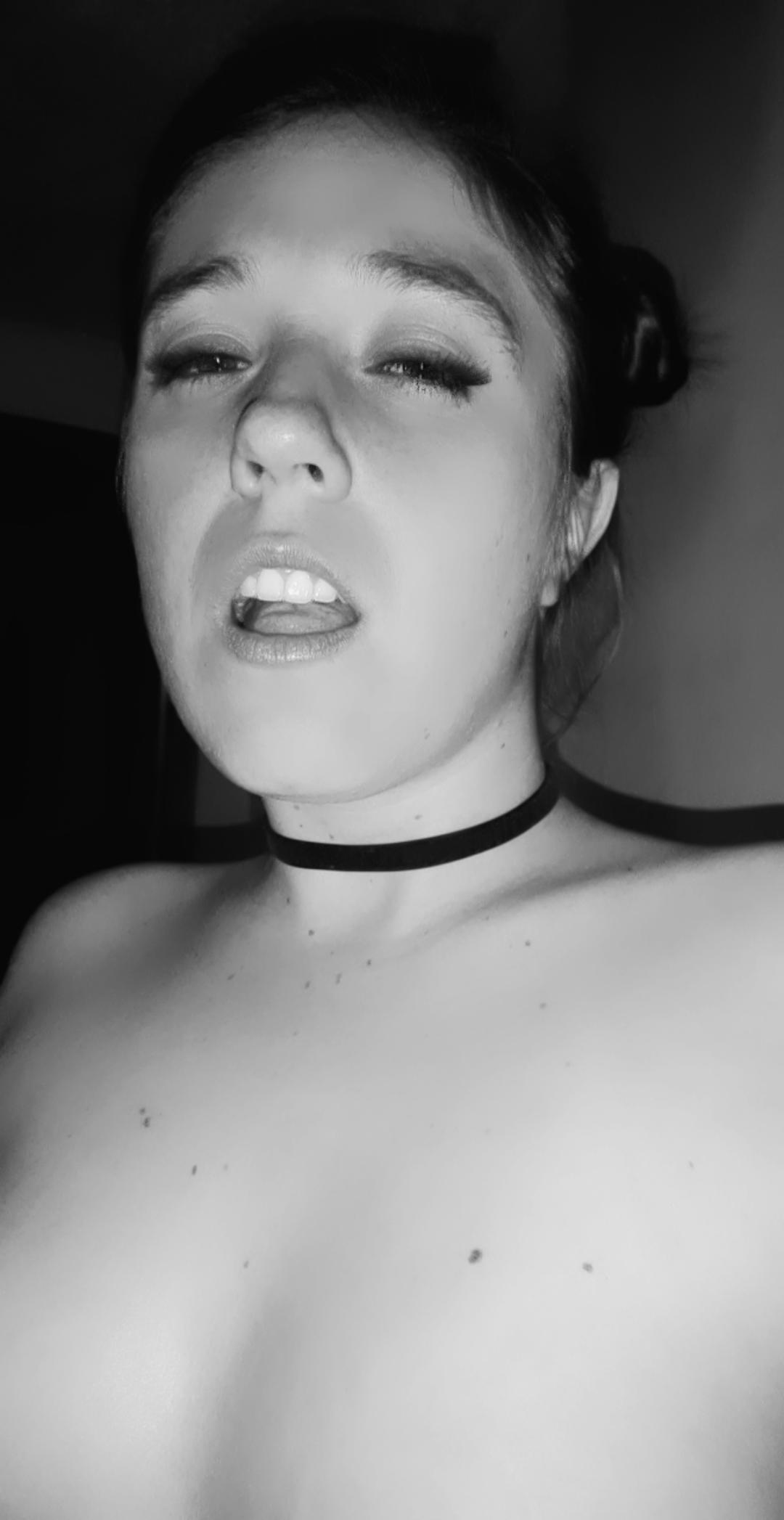 Sehen Sie sich Verochanels Live-Sexshow an