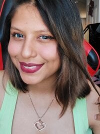 Sehen Sie sich azulzulixs Live-Sexshow an