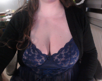 Sehen Sie sich MissSluttyLeeloos Live-Sexshow an