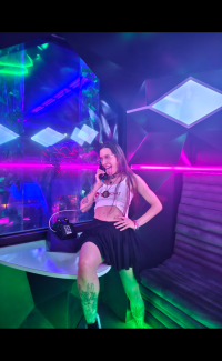 Sehen Sie sich lil_martians Live-Sexshow an