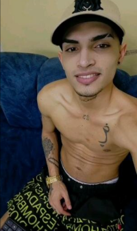 Sehen Sie sich ariess_kings Live-Sexshow an