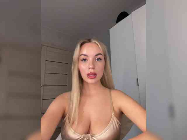Mila-m's Webcam Live Show