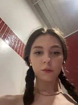 MilaBee's Webcam Live Show